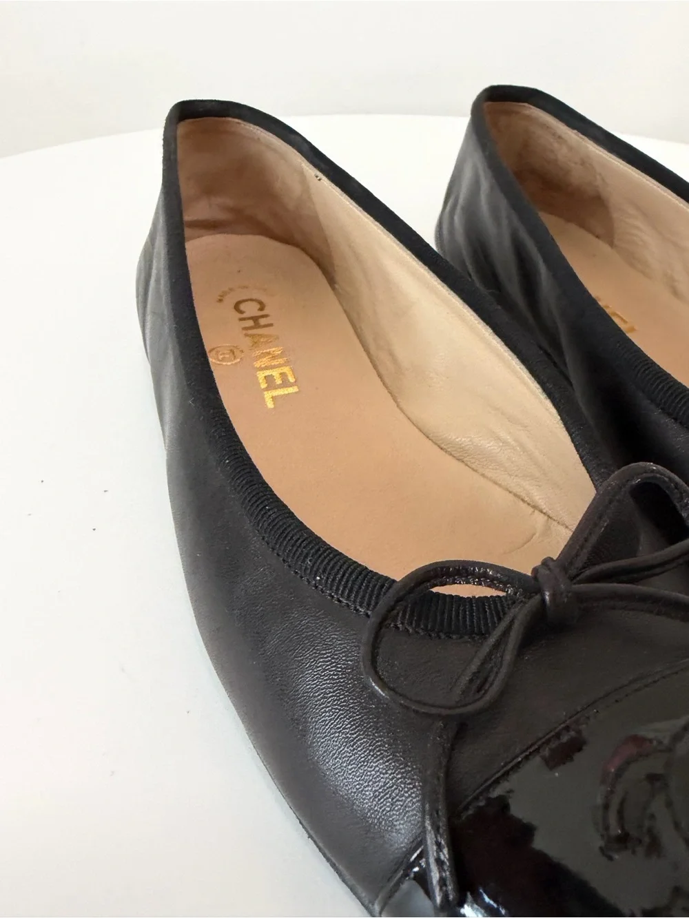 CHANEL Black Lambskin & Patent Calfskin Ballet Flats size 39